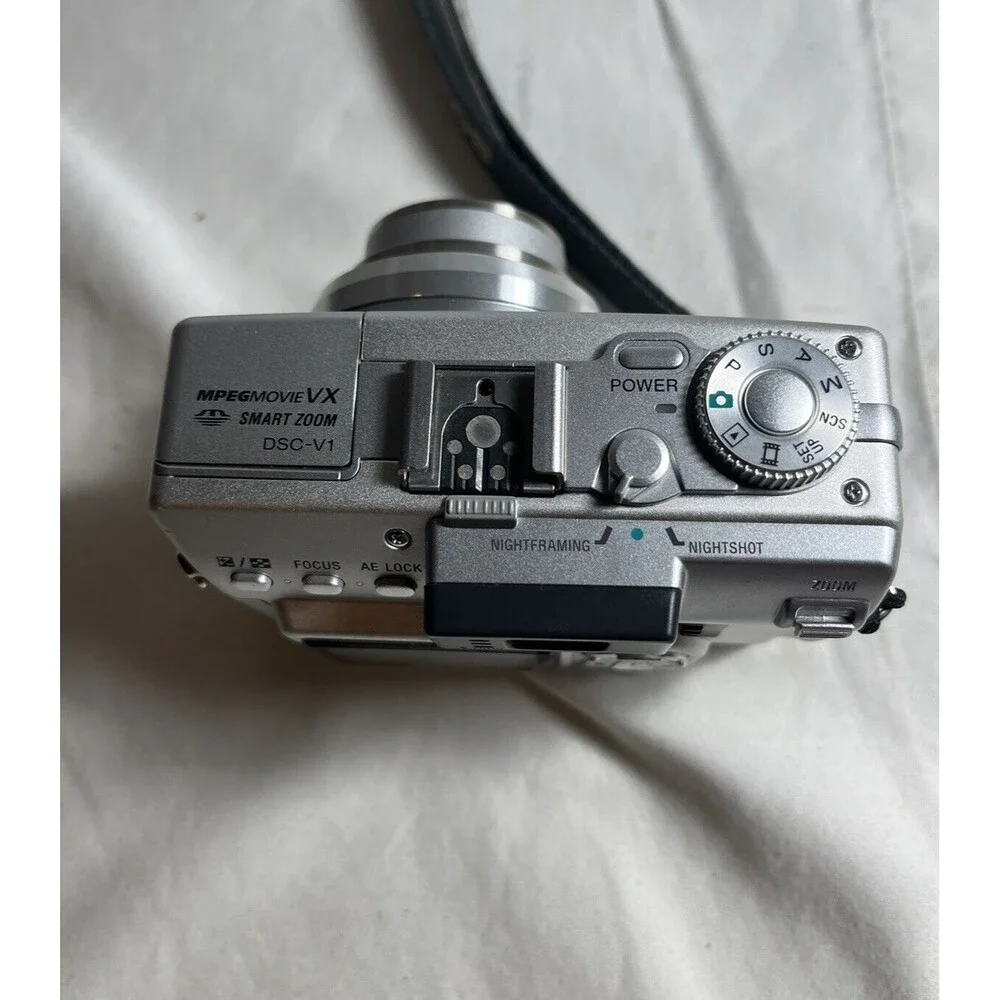 Sony Cyber-shot DSC-V1 5.0MP Digital Camera Silver (Parts/Repair)